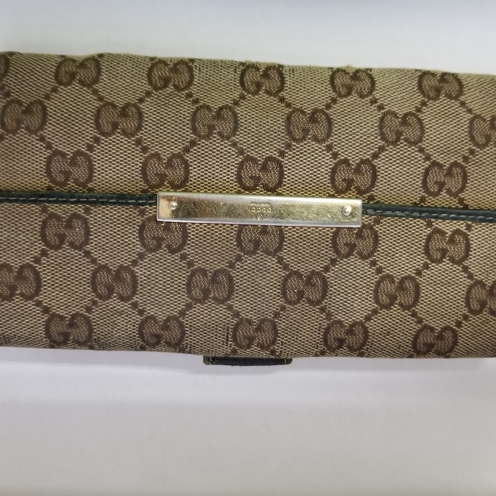 Gucci Wallet / Taking Offers